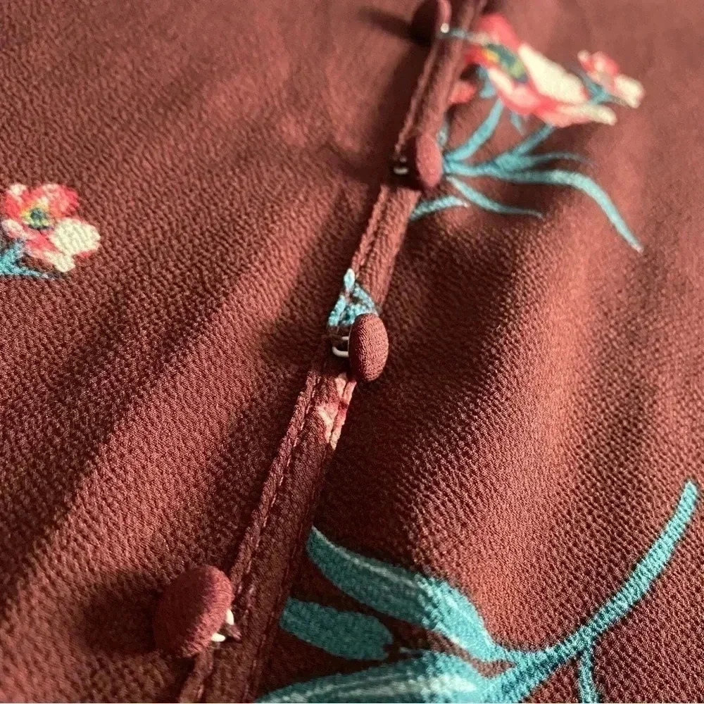 Floral Keyhole Top - Picture 3 of 5
